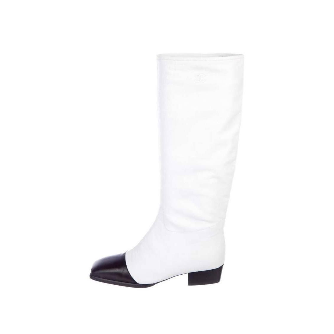Pre- owned Chanel White Boots - theREMODA
