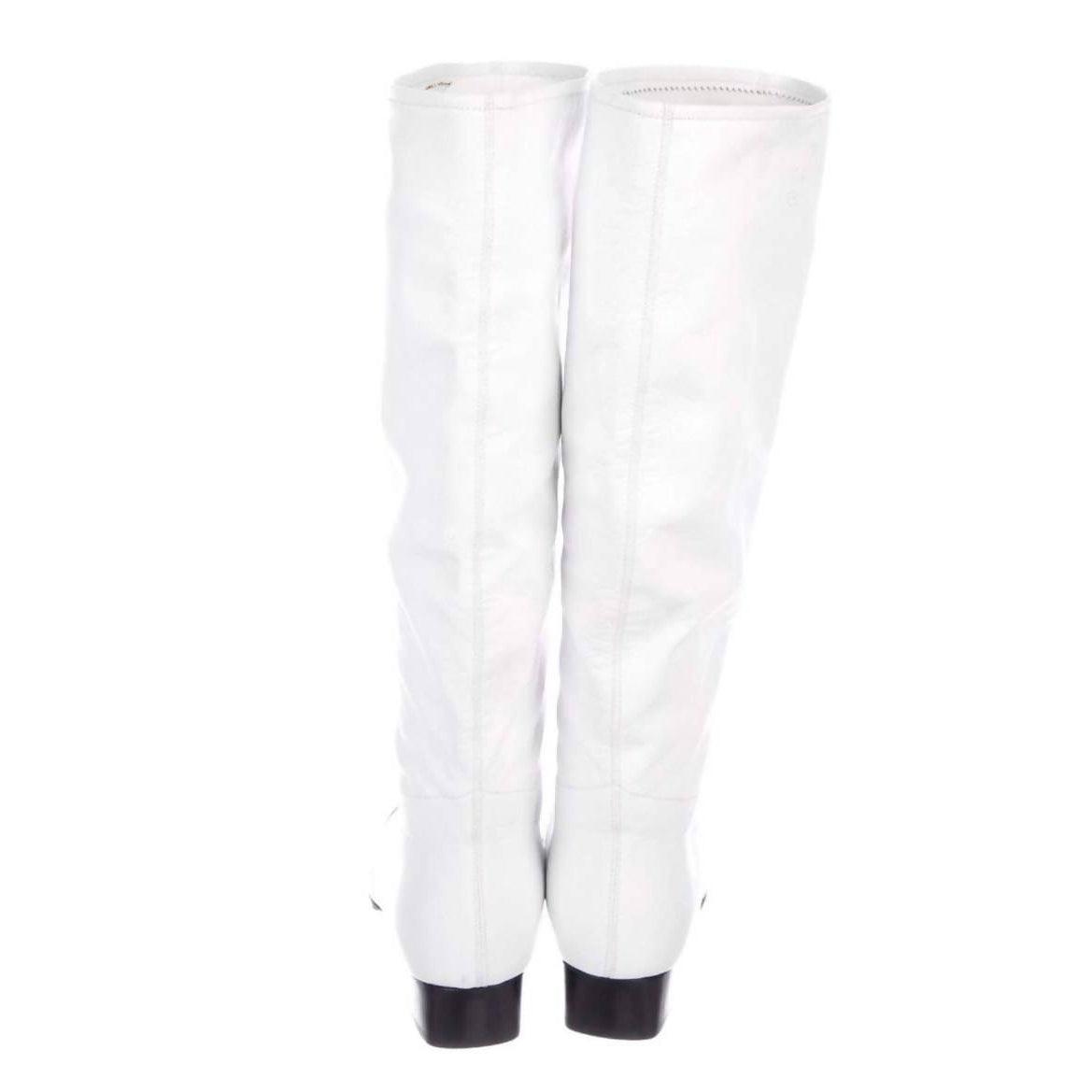 Pre- owned Chanel White Boots - theREMODA