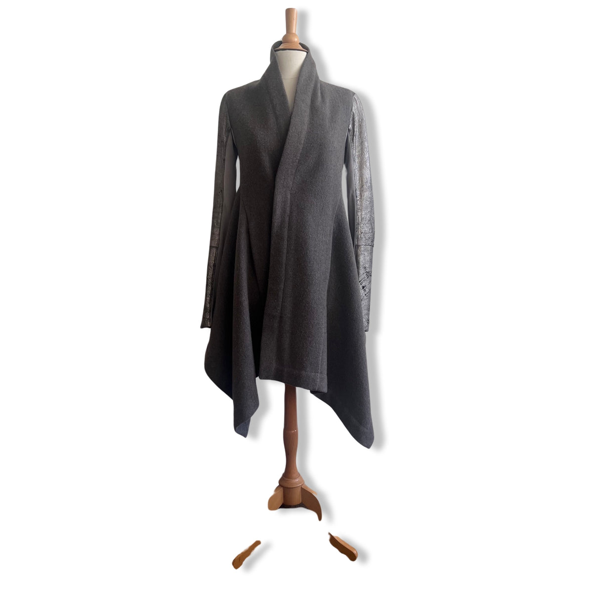 RICK OWENS GREY FLANNEL WOOL COAT WITH GOLD LEATHER SLEEVES SZ. 34FR