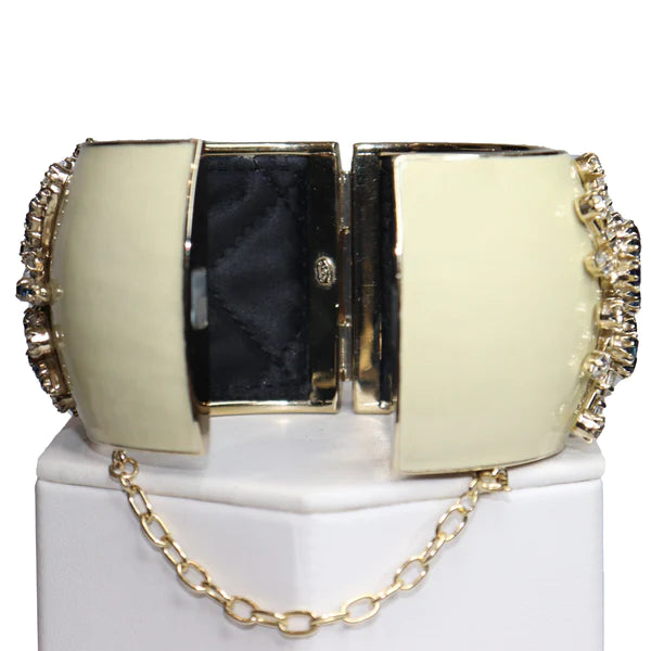 Pre-Owned Chanel Cream Bracelet with Rhinestone Jeweled 'CC' Logo and Star - theREMODA