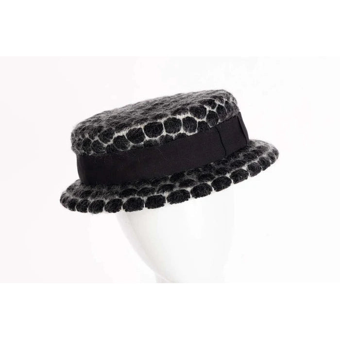 Pre-Owned CHANEL F/W 2009 Runway Black & White Mohair Bow Hat - theREMODA