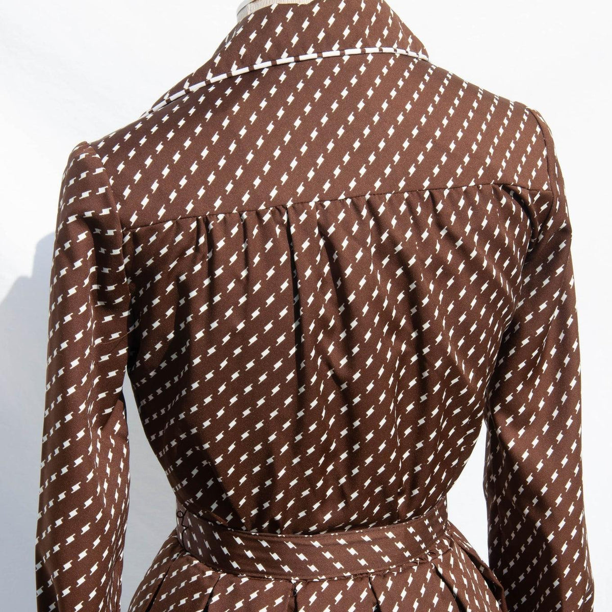 JO LESTER 1970's Brown and White Graphic Secretary Dress | Size S-M - theREMODA