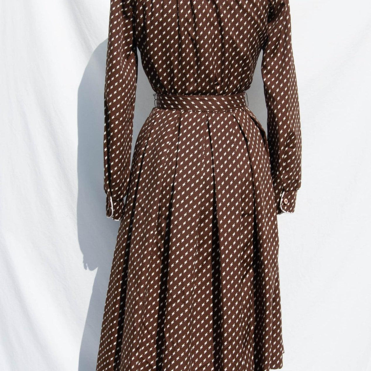JO LESTER 1970's Brown and White Graphic Secretary Dress | Size S-M - theREMODA