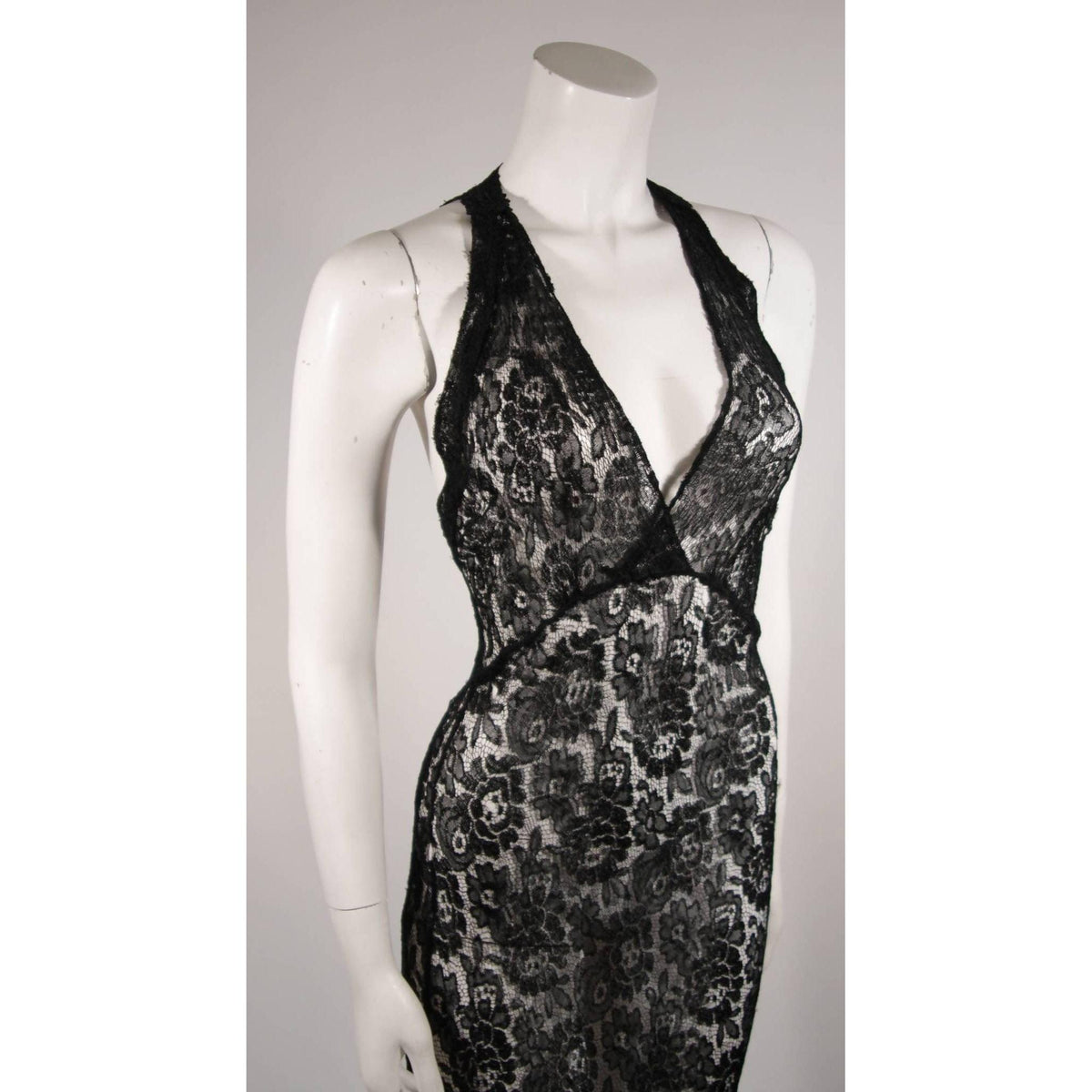 Pre-Owned Black Lace Halter Style Gown | Size S/M - theREMODA