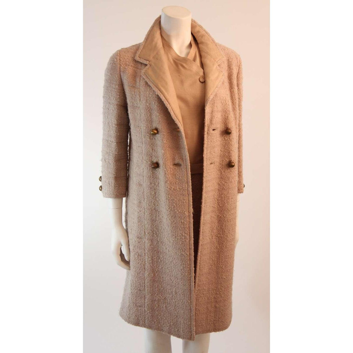 Pre-Owned CHANEL 1960s Attributed to Chanel Cream Boucle 3 pc Tweed Suit | Size 37 - theREMODA