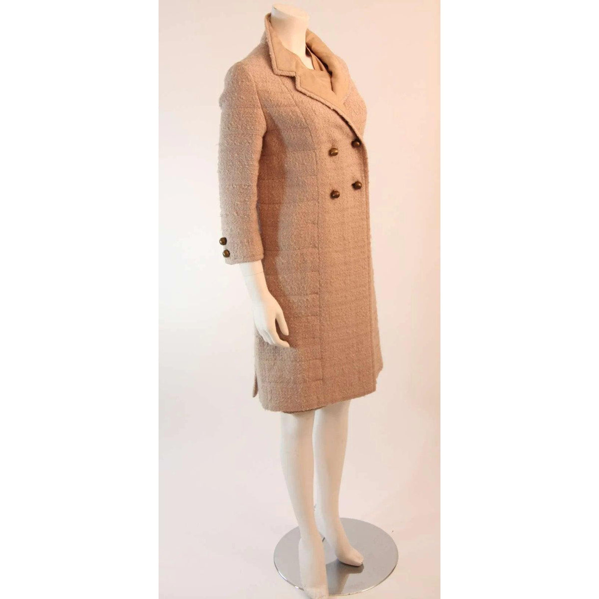 Pre-Owned CHANEL 1960s Attributed to Chanel Cream Boucle 3 pc Tweed Suit | Size 37 - theREMODA