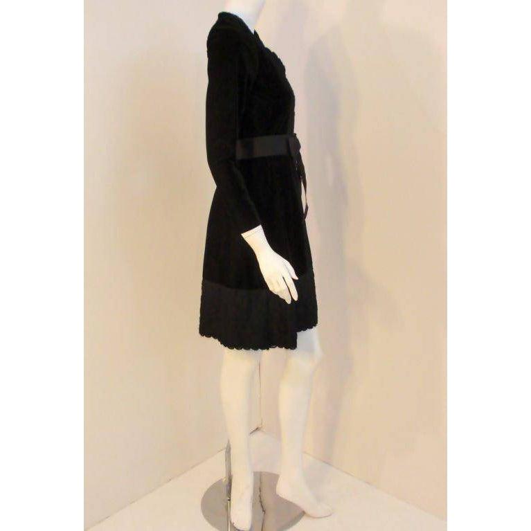 Pre-Owned GIVENCHY Black Velvet and Lace Cocktail Dress with Bow Belt | Size 26 - theREMODA