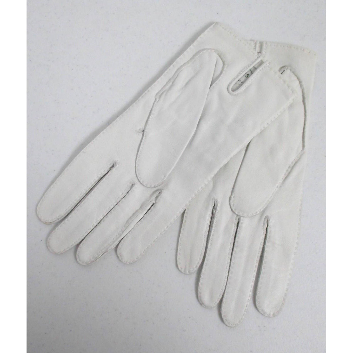 Pre-Owned HERMES White Leather Lace Up Gloves | Size 7 - theREMODA