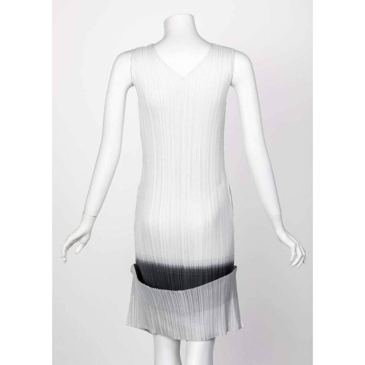 Pre-Owned ISSEY MIYAKE Two-Way White Grey Sleeveless Sculptural Dress | Size S - theREMODA