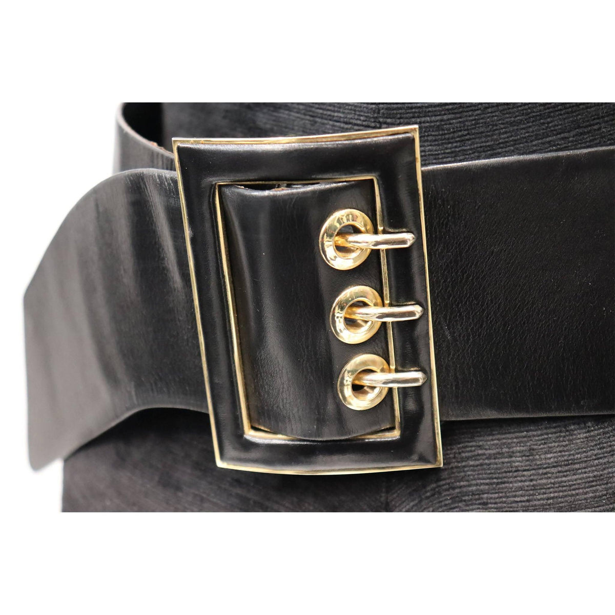 Pre-Owned JUDITH LEIBER Black Leather Belt with Gold Rectangle Buckle - theREMODA