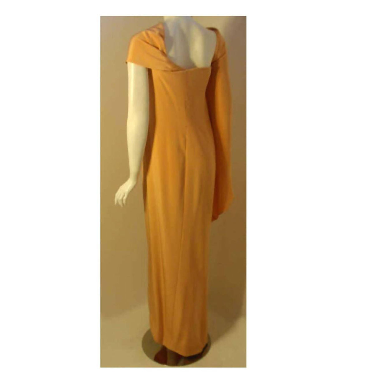 Pre-Owned OLEG CASSINI Long Golden Silk Gown of the late Betsy Bloomingdale | EU 40 - theREMODA