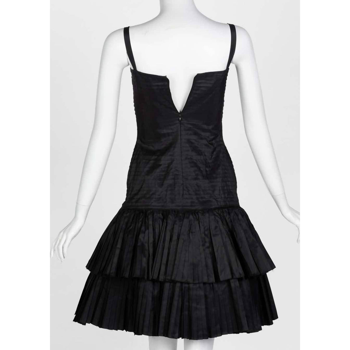 Pre-Owned OSCAR DE LA RENTA Pleated Black Silk Taffeta Dress | Size S/M - theREMODA
