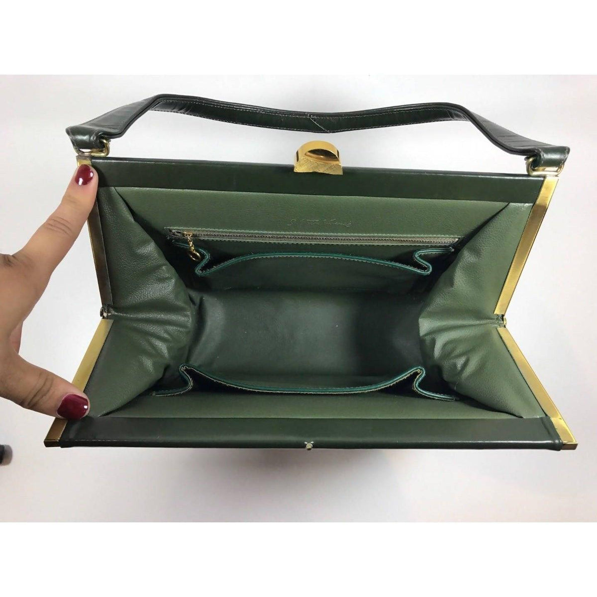 Pre-owned SAKS FIFTH AVENUE Green Leather Suede Shoulder Bag - theREMODA