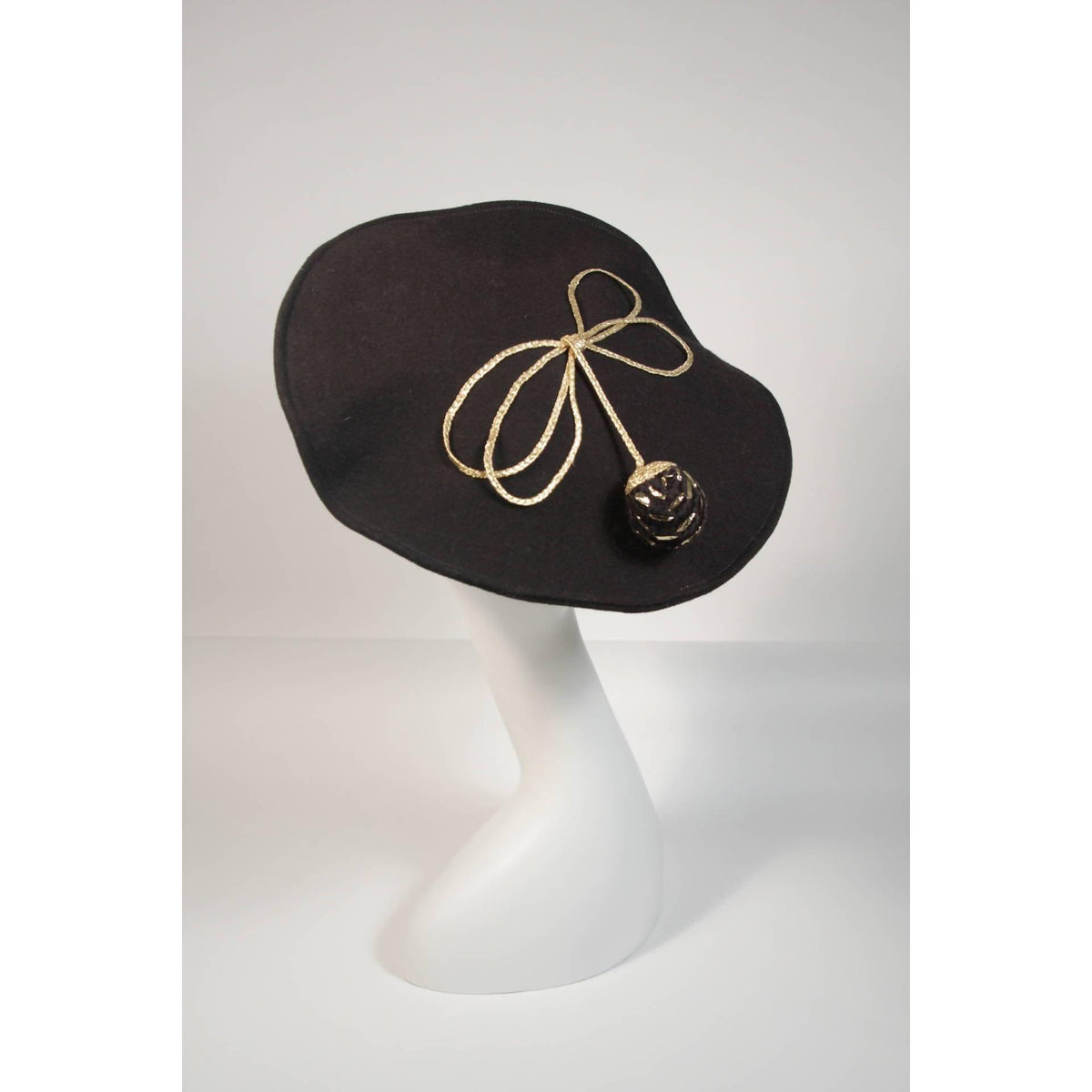 YVES SAINT LAURENT Rive Gauche Black Wool Beret with Knit Ball - theREMODA